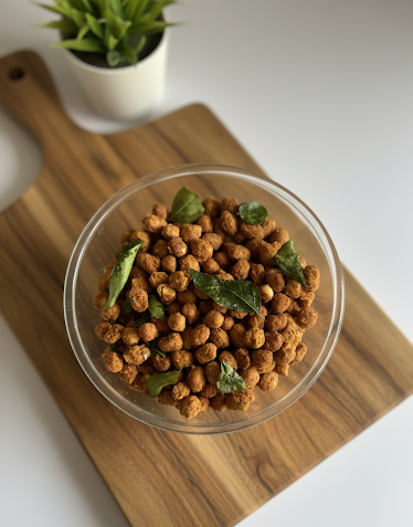 Masala-coated crunchy peanuts